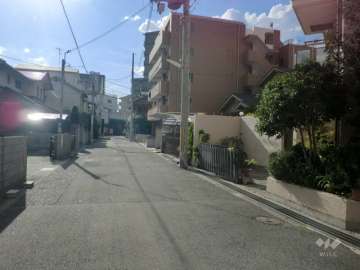 敷地南側の前面道路