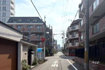 敷地南側の前面道路（東側から）