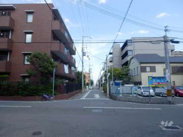 敷地南東側の前面道路