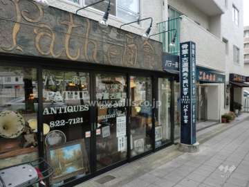 1階部分に店舗があります。