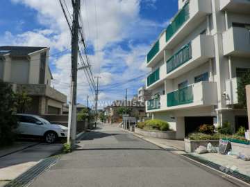 敷地南側の前面道路