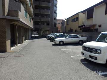 敷地内駐車場（屋外平面式）