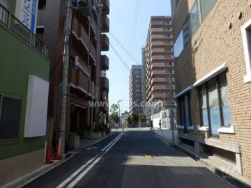 敷地北側の前面道路