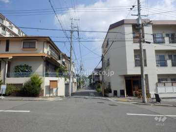 敷地北側の前面道路