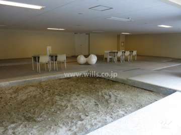 ピロティにあるプレイロッド（砂場）