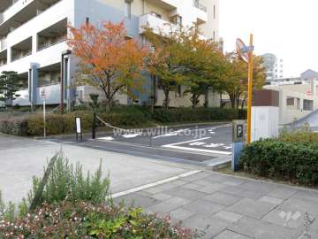 駐車場出入り口（ロボットゲート付き）