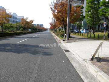 敷地南側の前面道路