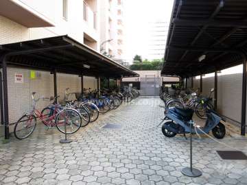 駐輪場とバイク置場