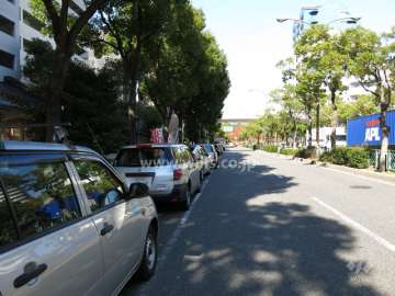 敷地東側の前面道路