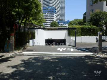 地下にある駐車場へのアプローチ