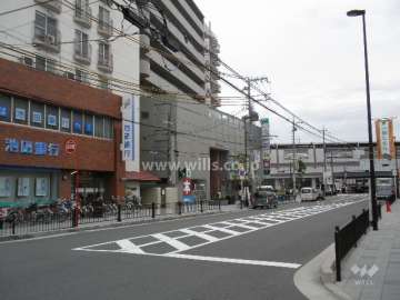 マンション北側の道路