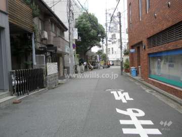 マンション東側の道路