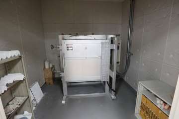 工芸室には焼物が焼ける機械があります（※別途使用料金必要）