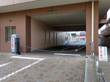 駐車場出入り口（ロボットゲート付き）