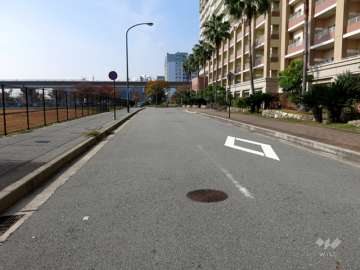 敷地南側の前面道路