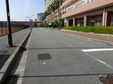 敷地南側の前面道路