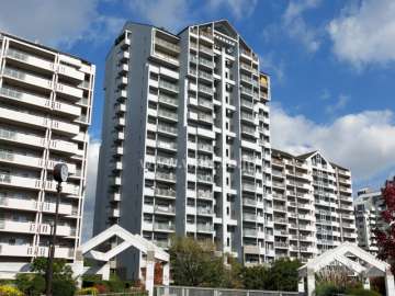 RICイーストコート4番街8番館の外観（南西側から）