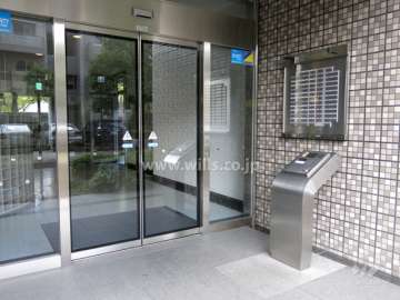 エントランスはオートロック付きです。