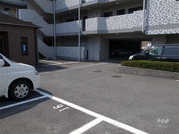 敷地内駐車場（屋内平面式と屋外平面式とがあります。）