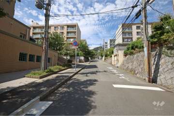 敷地北東側の前面道路