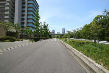 敷地北西側前面道路(北東側から)