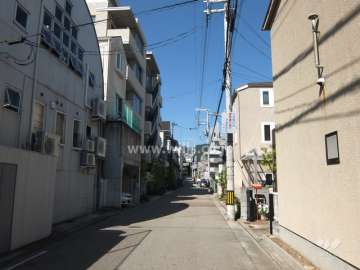 敷地東側の前面道路