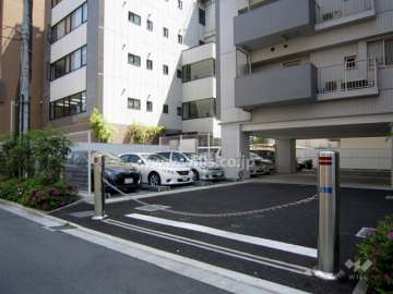 敷地内駐車場（ロボットゲート付き）
