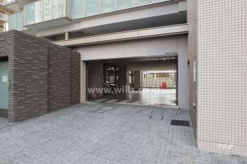 駐輪場入口(リングシャッター付き)