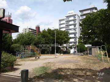 敷地の南側には緑豊かな「寺内南公園」があります。