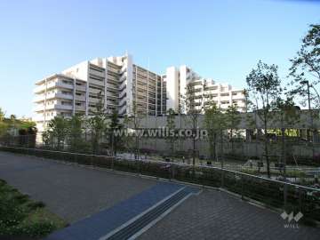 ローレルコート北千里藤白台の外観（北東側から）