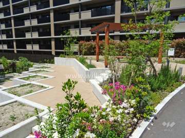 Ａ棟南側の敷地内公園