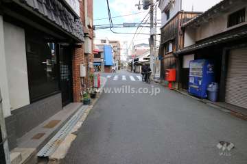 敷地東側の前面道路(旧街道)