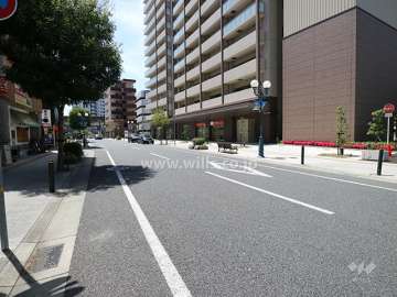 敷地東側の前面道路