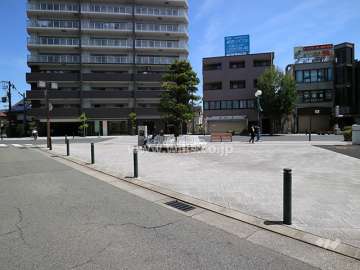 敷地北東側にある広場