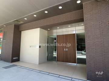 東側エントランス