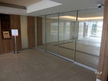 エントランスはオートロック付きです。