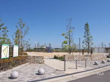 敷地に隣接する涼風東公園