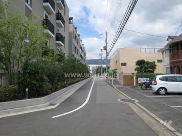 敷地東側の前面道路