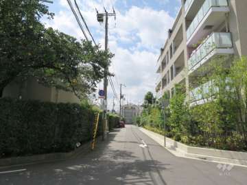 敷地南側の前面道路