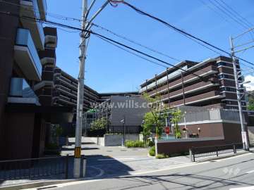 ライオンズ甲陽園グラングレイドの外観（東側から）