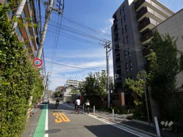 敷地北側の前面道路