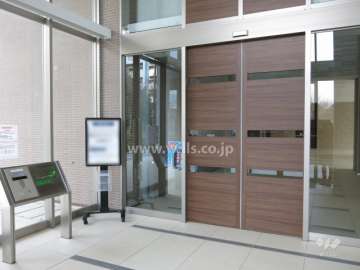 エントランスはオートロック付きです。