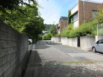 敷地南側の前面道路