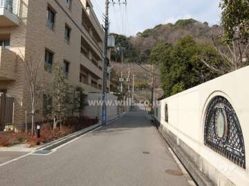 敷地北東側の前面道路
