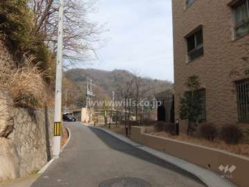 敷地北西側の前面道路
