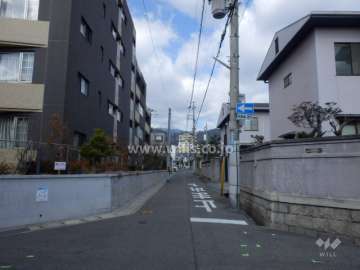 敷地東側の前面道路