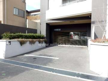 駐車場出入り口