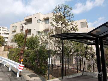 イトーピア御影山手坂浜手西館の外観（南西側から）