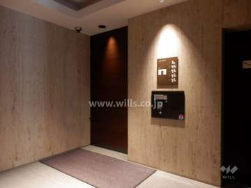 エントランスはオートロック付きです。