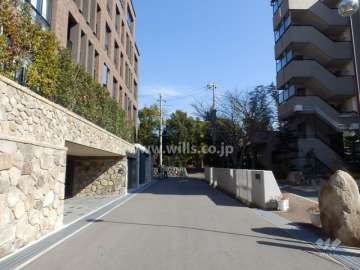 敷地南側の前面道路